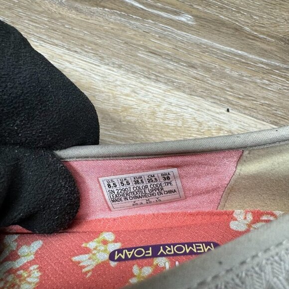 Skechers Relaxed Fit Taupe Slip Ons Women's Size 8.5 - Picture 5 of 6